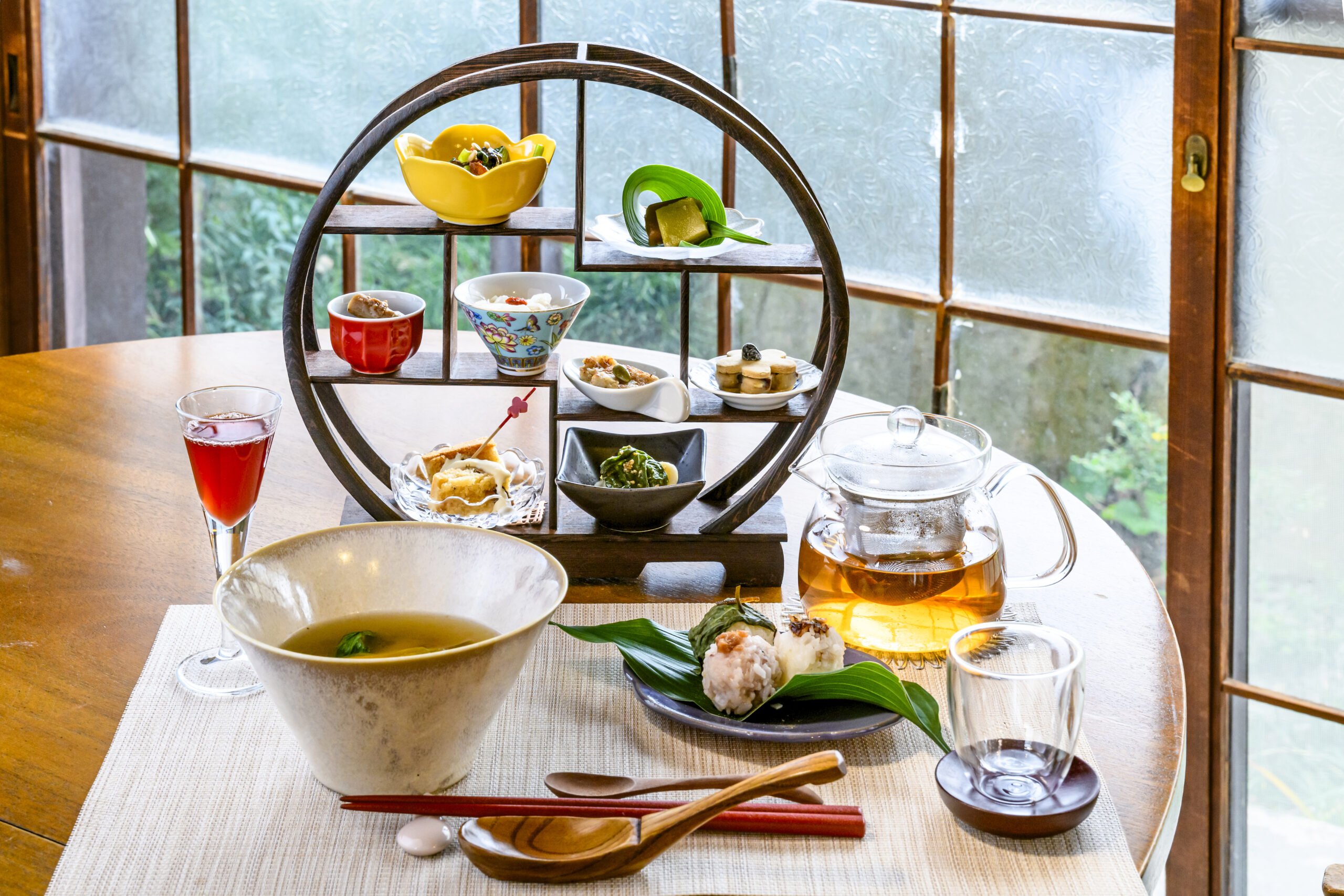 【中古】 ひとは食べものの「お化け」 食が大薬　食薬料理集 改訂版/リーブル（渋谷区）/牧内泰道 ひとは食べもののお化け: 食が大薬 食薬料理集 | 牧内 泰道 |本