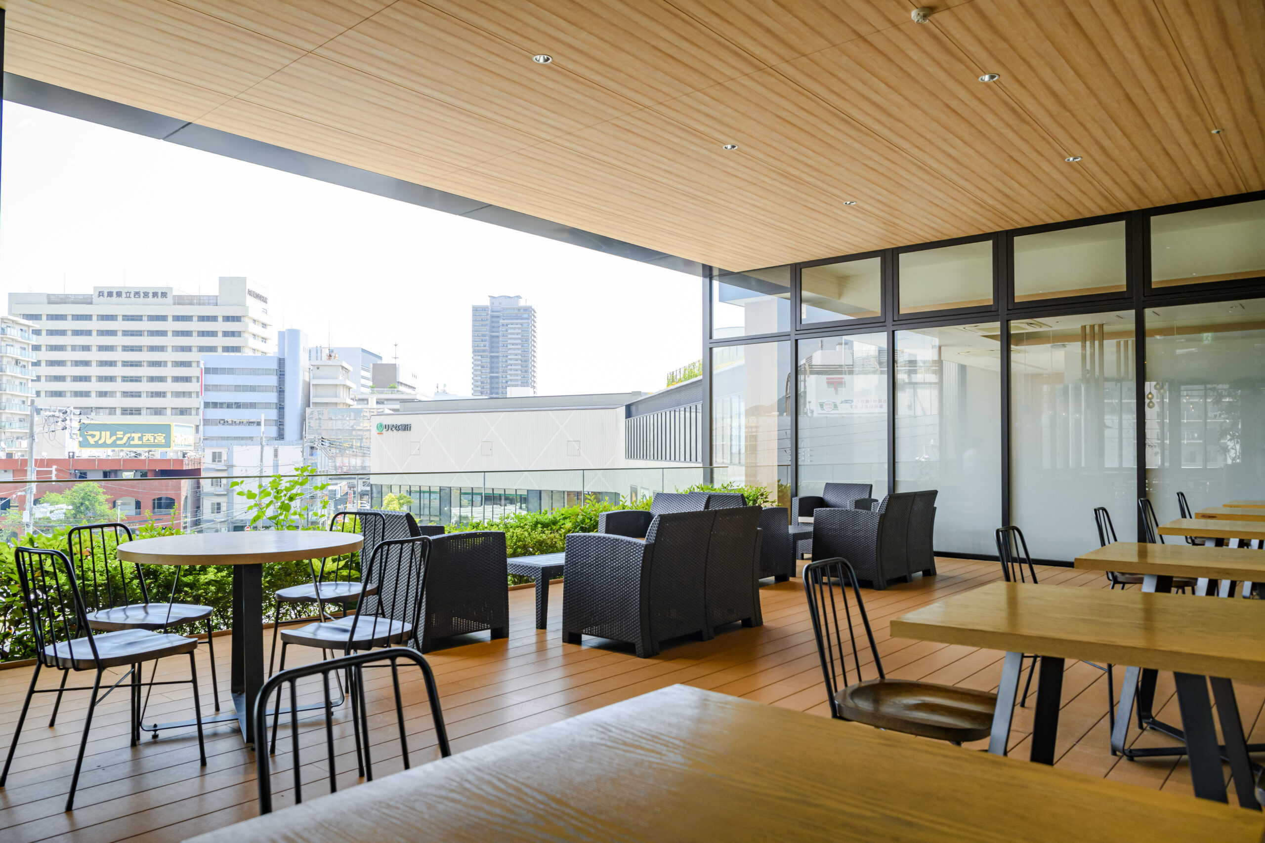 ワンダーランドファクトリー　[休憩] 雨の日も快適な駅直結店ランチ①TIERRA LUZ VIENTO 西宮店