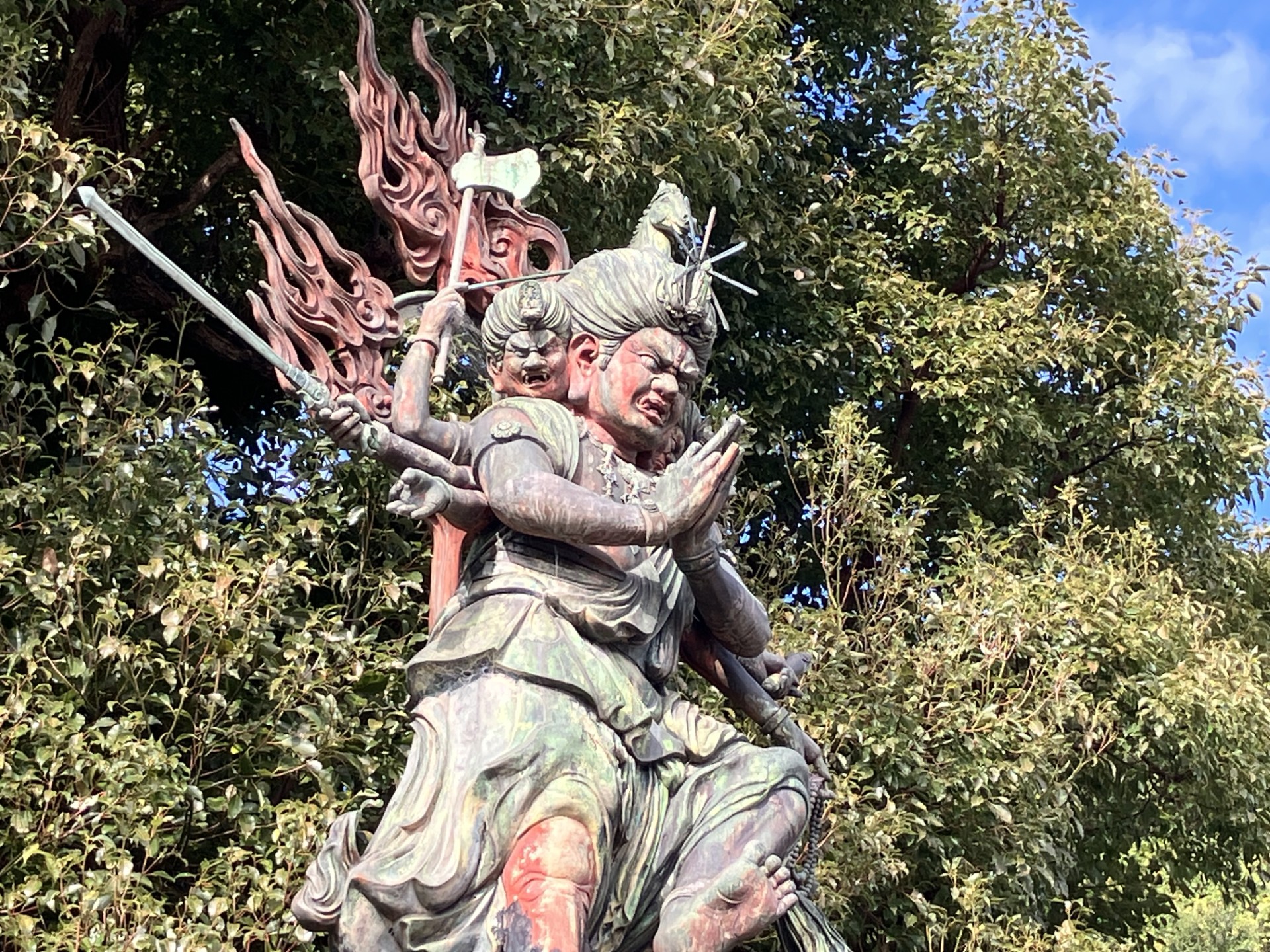 日本最大級の馬頭観音像が立つ妙光院 | 午（うま）年の初詣に！馬