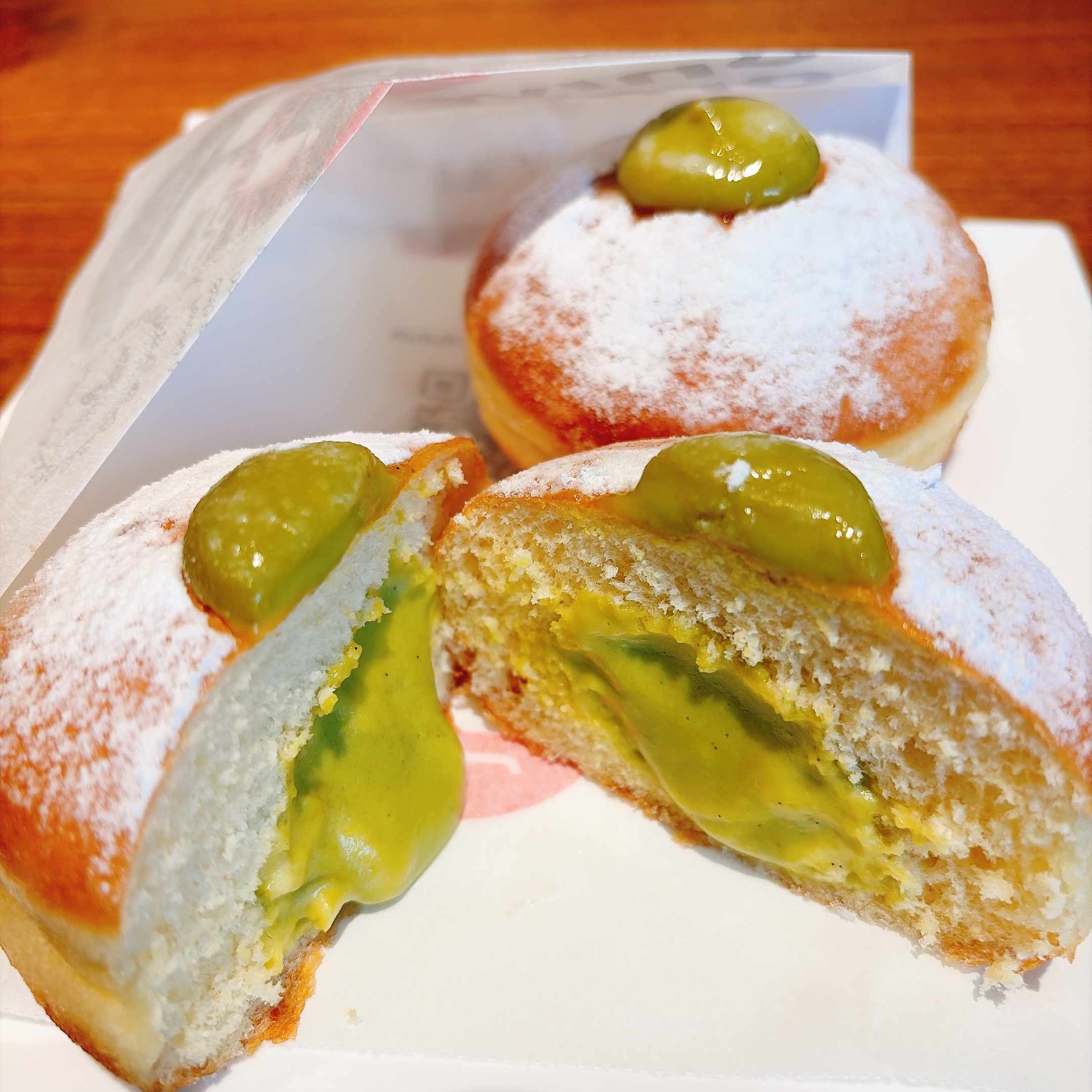 ボンボローネ ピスタチオ | 神戸・阪神間のベーカリーで見つけた
